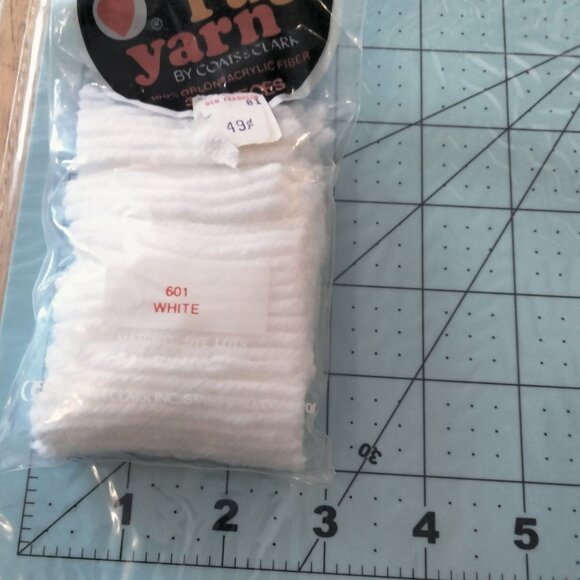 Red Heart Bulky Rug Yarn Hook Latch Black White Brown Tan lot 4 Colors - Picture 7 of 8